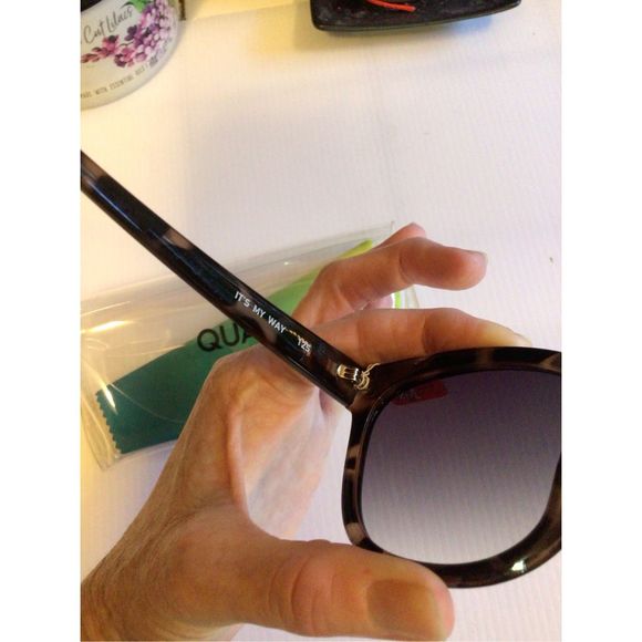 1 left! Host pick! 🌾RARE quay Its My Way tortoise large sunglasses - Picture 8 of 8